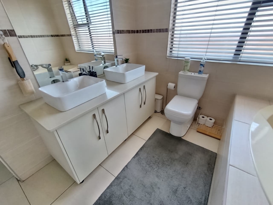 4 Bedroom Property for Sale in Lilyvale S H Free State